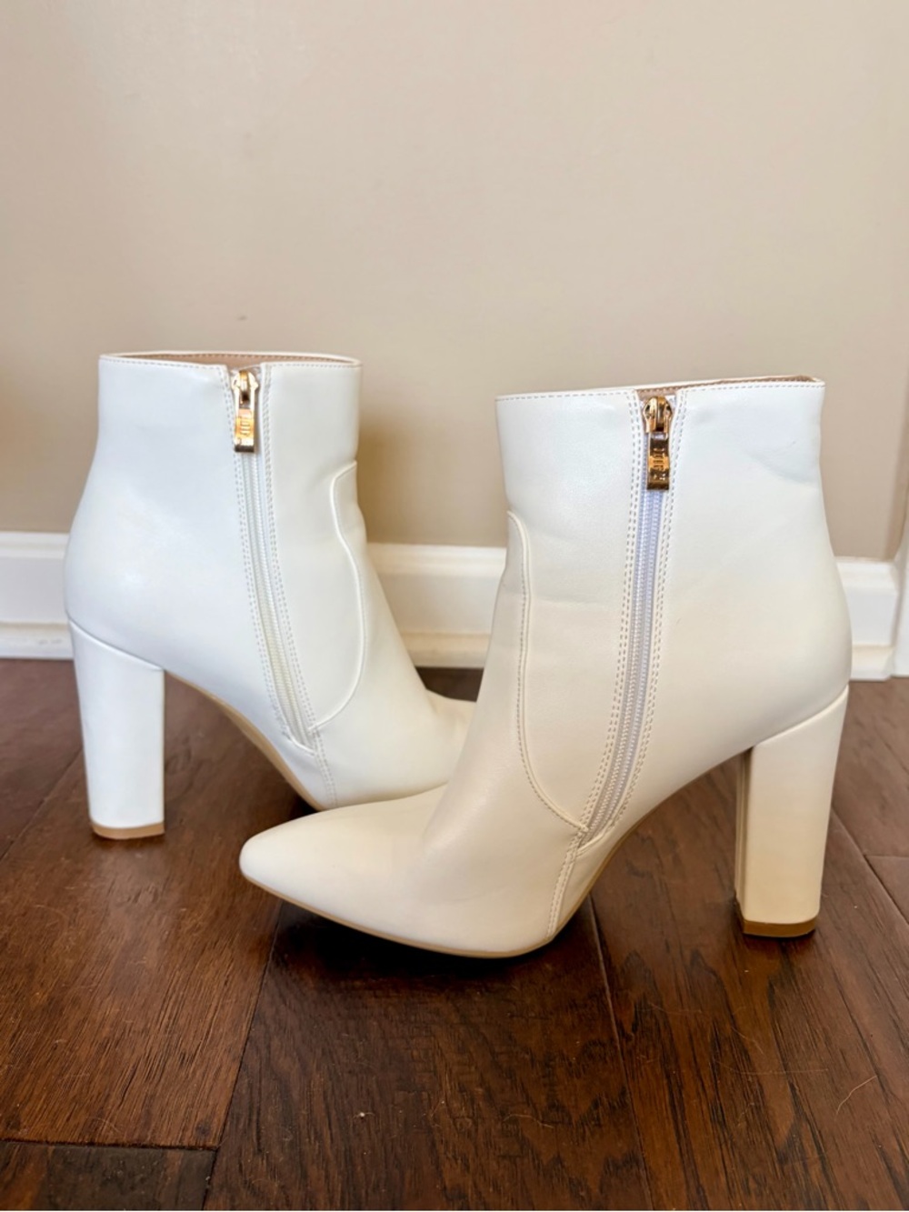 White Block Heel Ankle Booties with Pointed Toe — Size 7.5 - Picture 3 of 8